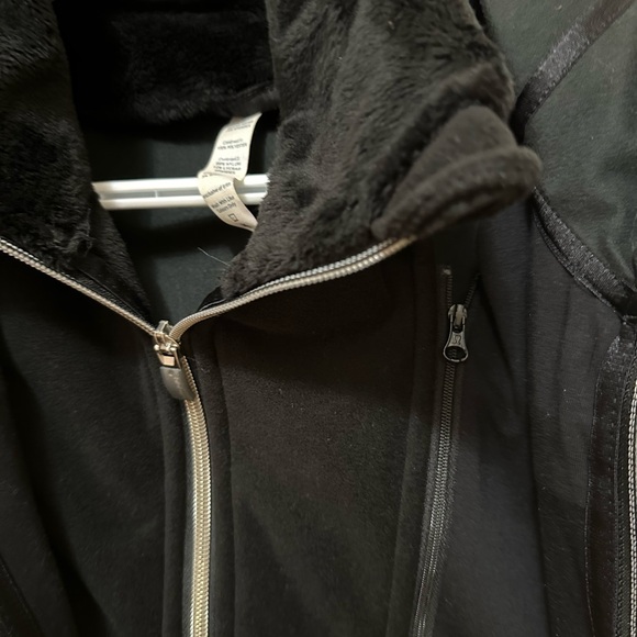 Lululemon jacket - Picture 4 of 4